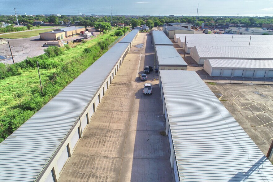 More Photos Of 5849 Holly Rd, Corpus Christi Self Storage For Sale