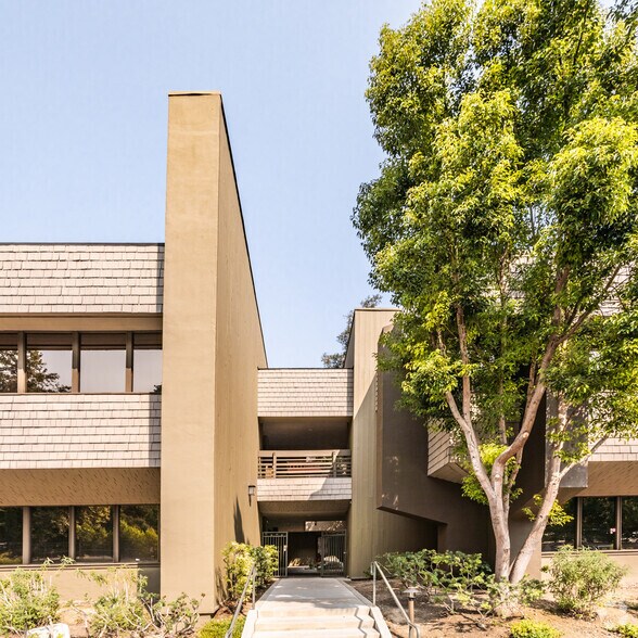 More Photos Of 1370 N Brea Blvd, Fullerton Office For Lease