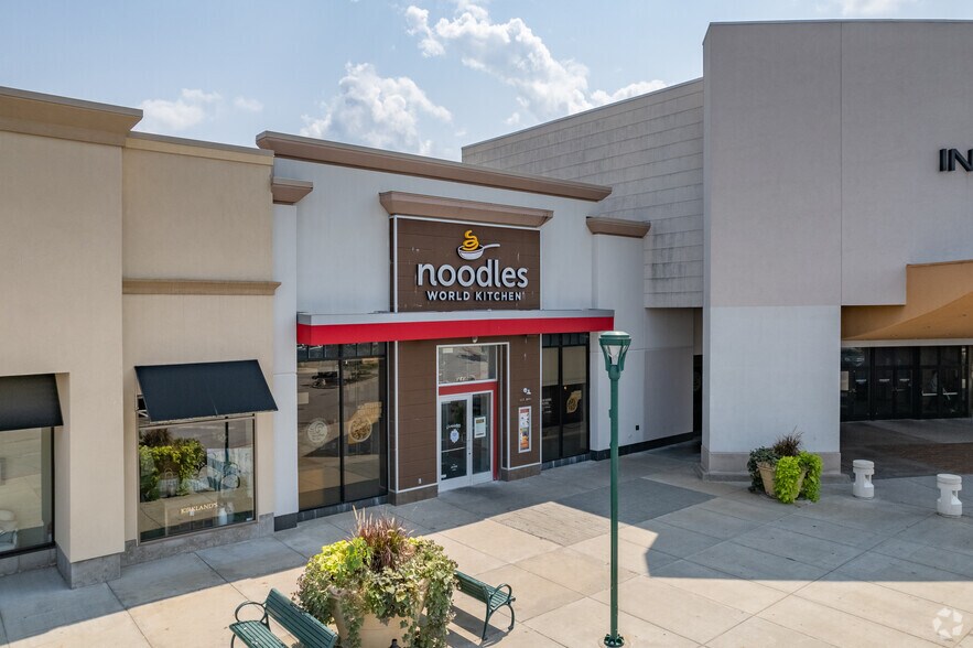 More Photos Of 18813 E 39th St, Independence Unknown For Lease