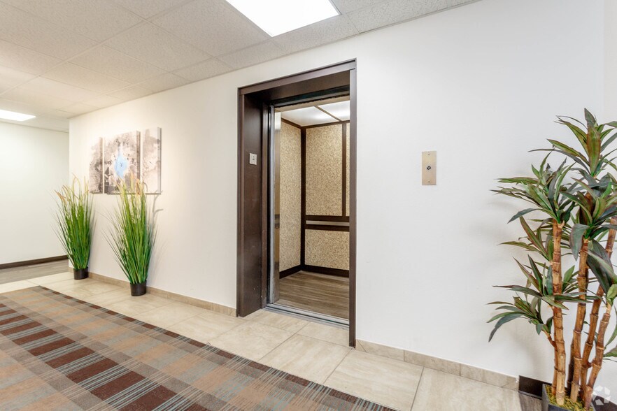 More Photos Of 9725 E Hampden Ave, Denver Office For Lease