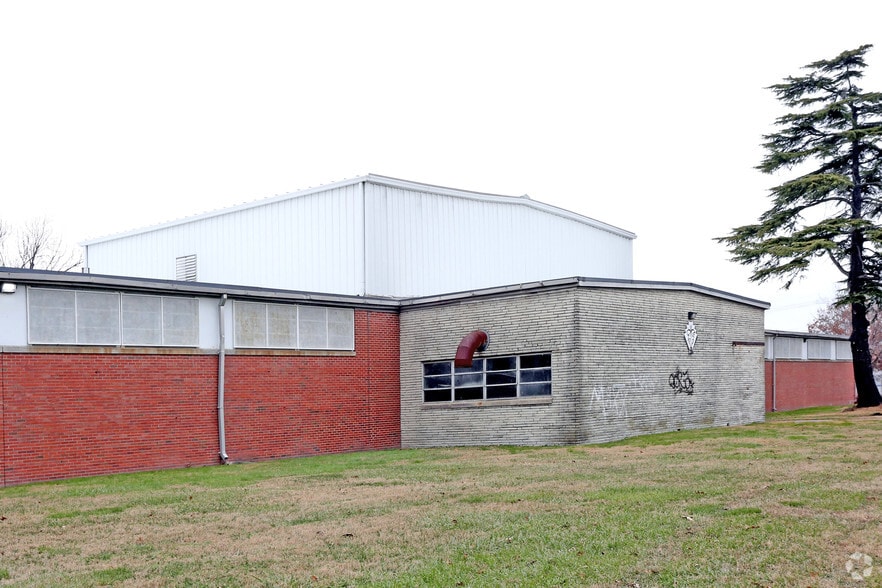 More Photos Of 900 Broad St, Portsmouth Warehouse For Lease