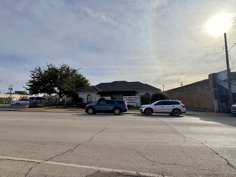 More Photos Of 620 4th St, Graham Office For Sale