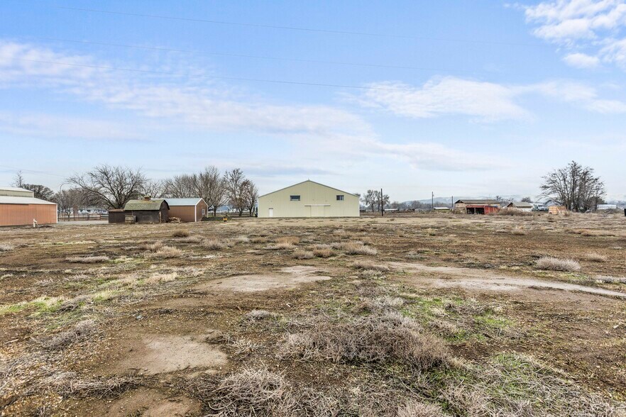 More Photos Of 3521 Blue Crane Ln, Yakima Warehouse For Sale