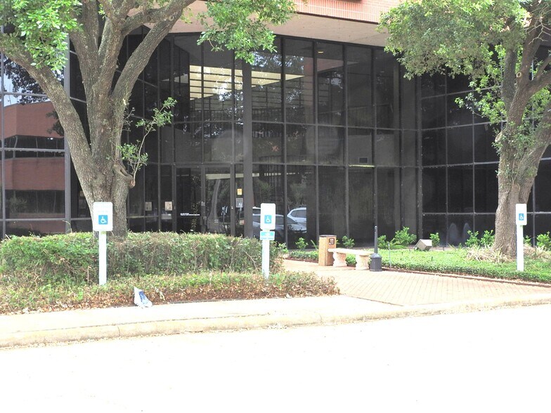 More Photos Of 13313 Southwest Fwy, Sugar Land Office Residential For Lease