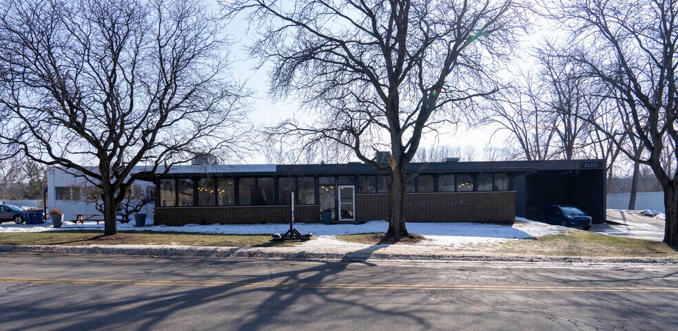 More Photos Of 2350 Oak Industrial Dr NE, Grand Rapids Warehouse For Lease