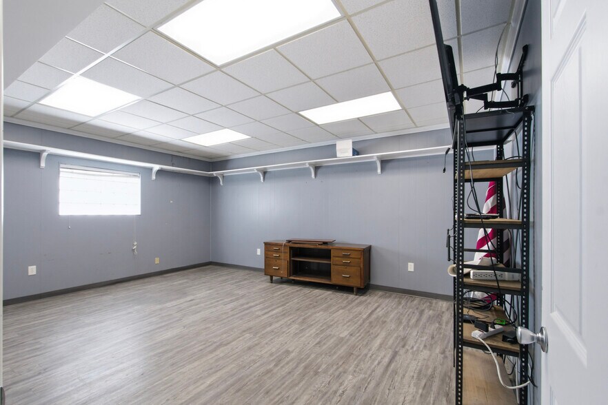 More Photos Of 300-305 S Grant Ave, Odessa Warehouse For Sale