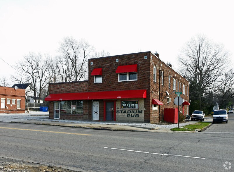 More Photos Of 1749-1751 S Main St, Akron Storefront Retail Residential For Lease