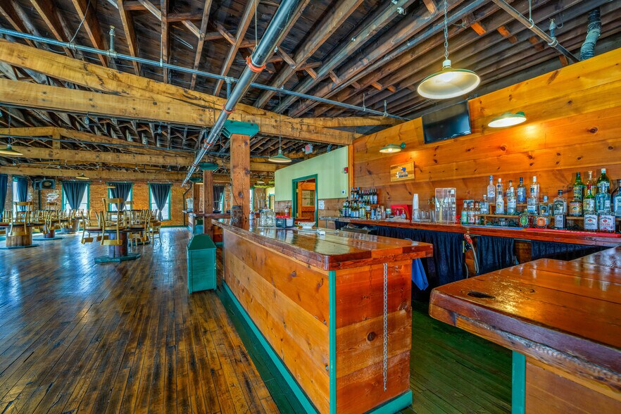 More Photos Of 923 N E St, Richmond Storefront For Sale