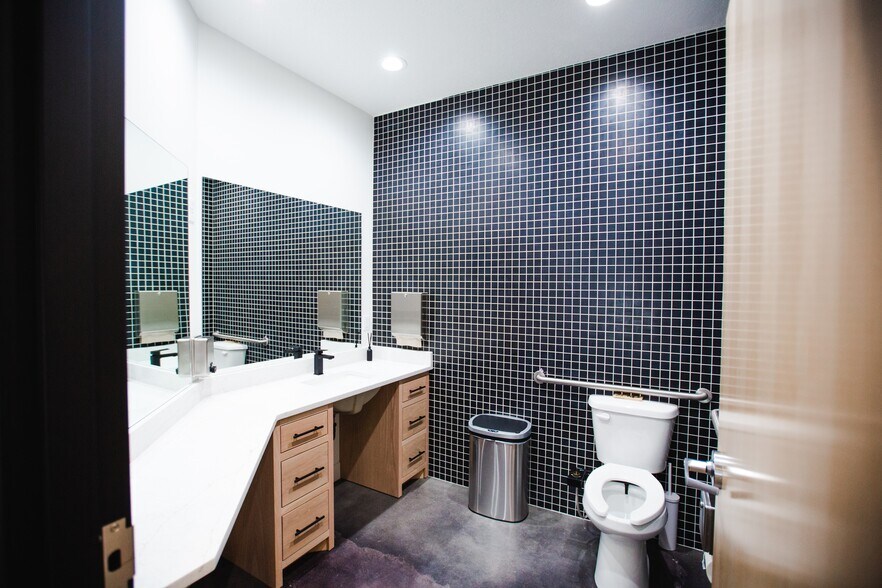 More Photos Of 13865 S 2700 W, Bluffdale Flex For Sale