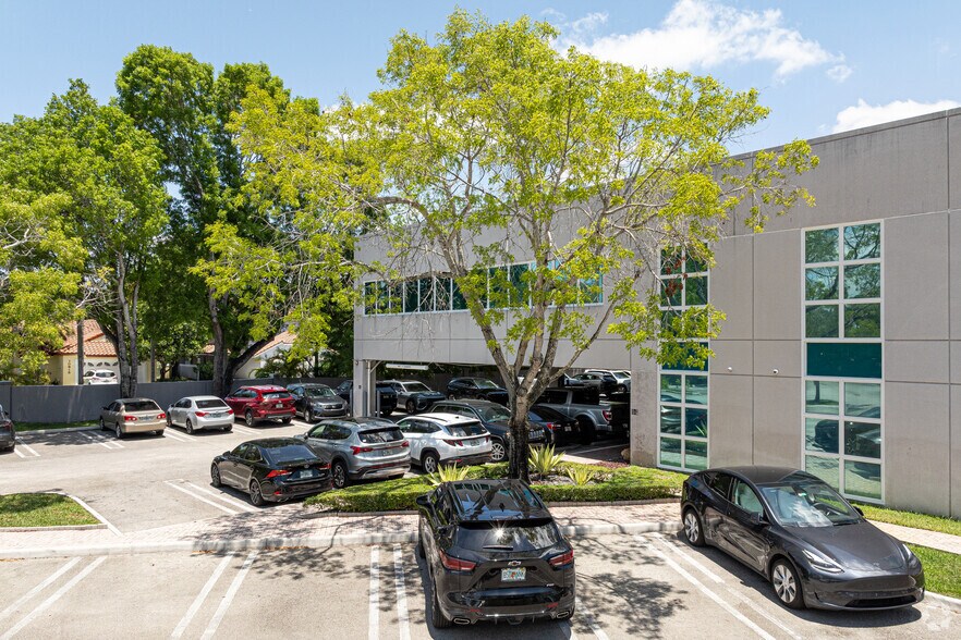 More Photos Of 10305 NW 41st St, Doral Office For Sale