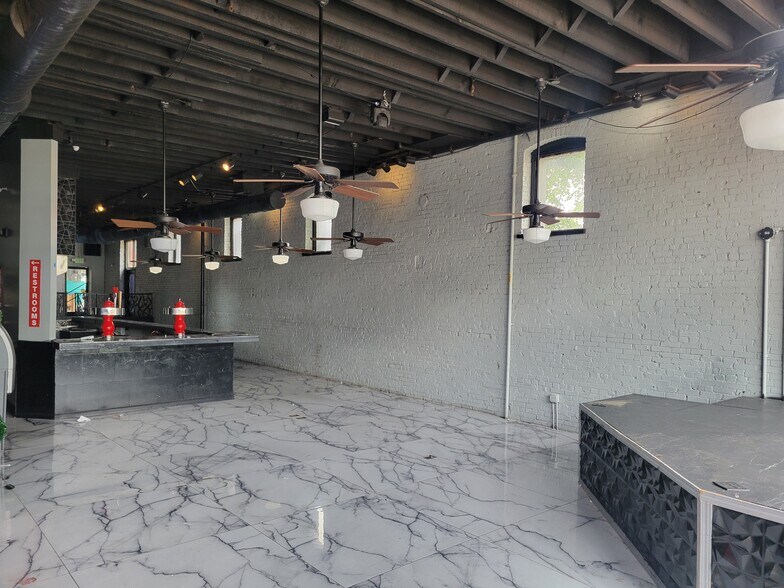 More Photos Of 299 S Main St, Memphis Restaurant For Lease