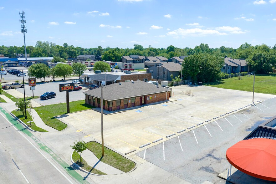 More Photos Of 1514 W Lindsey St, Norman Restaurant For Lease