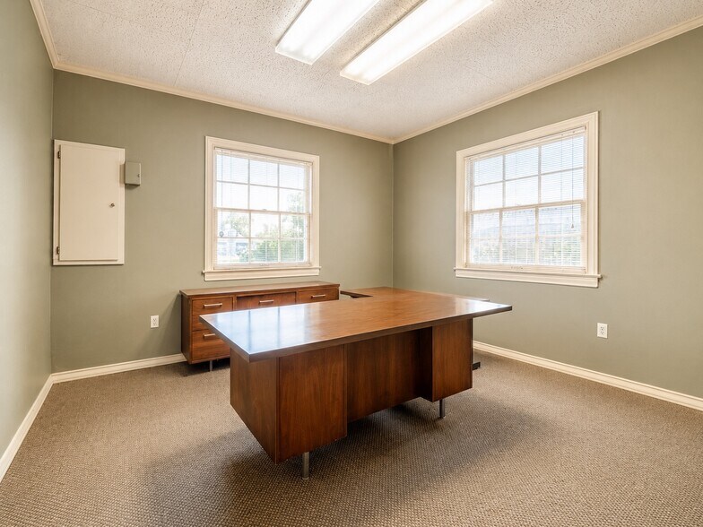 More Photos Of 321 S Main St, Marksville Office For Sale
