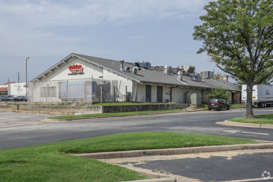 More Photos Of 9711 E 71st St, Tulsa General Retail For Sale