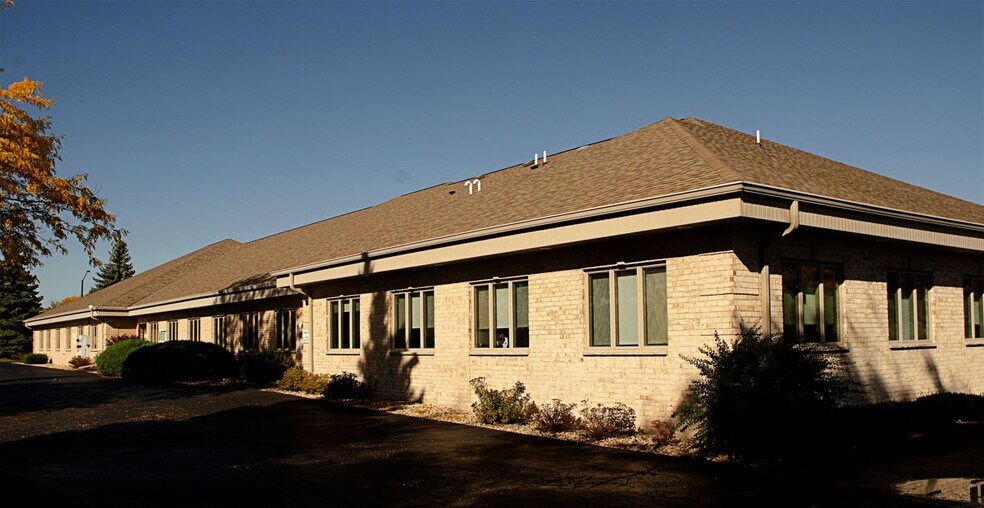 More Photos Of 5793 W Grande Market Dr, Appleton Unknown For Lease