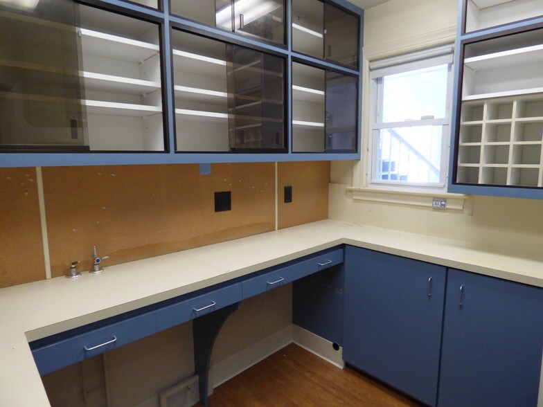 More Photos Of 758 Farmington Ave, West Hartford Medical For Lease