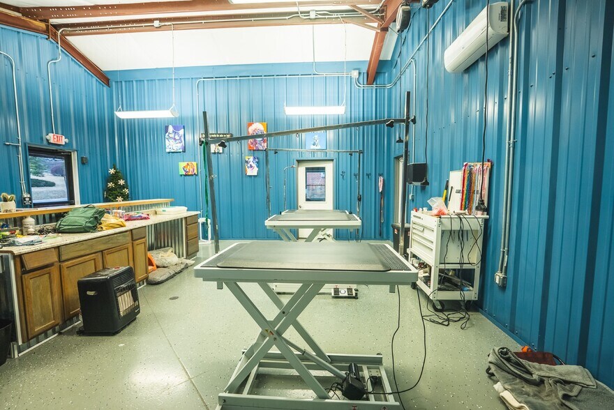 More Photos Of 19462 Lee Hwy, Abingdon General Retail For Sale