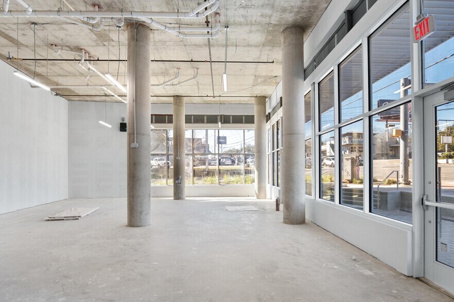 More Photos Of 2323 S Lamar Blvd, Austin Apartments For Lease