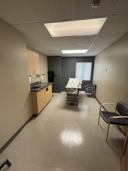 More Photos Of 830 E Green Bay Ave, Saukville Medical For Lease