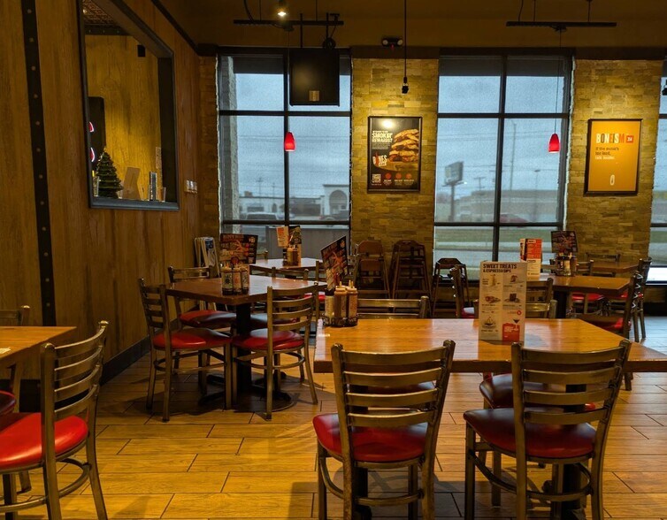 More Photos Of 2450 Scottsville Rd, Bowling Green Restaurant For Lease