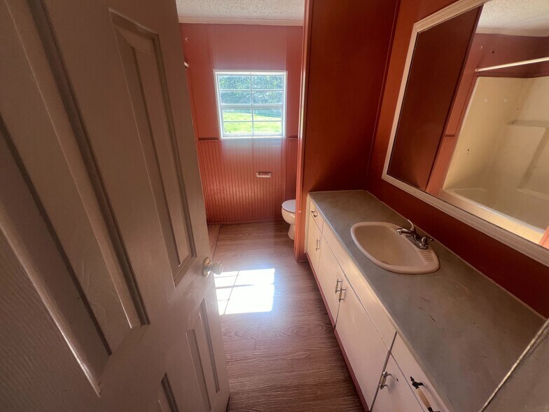 More Photos Of 530 Sims St, Maysville Flex For Lease