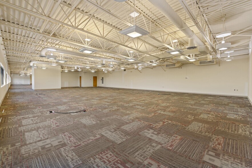 More Photos Of 1820 Midpark Rd, Knoxville Light Distribution For Lease