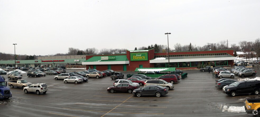 More Photos Of 5353-5381 Lakeshore Rd, Burlington General Retail For Lease