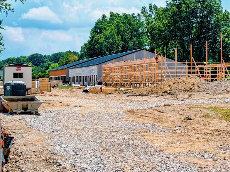 More Photos Of 2570 Medina Rd, Medina Flex For Lease