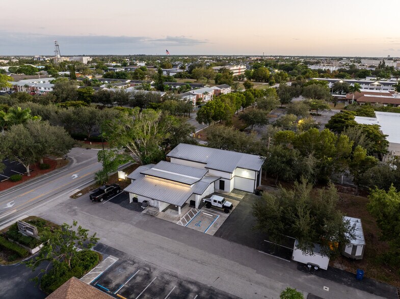 More Photos Of 3616 Broadway Ave, Fort Myers Medical For Sale