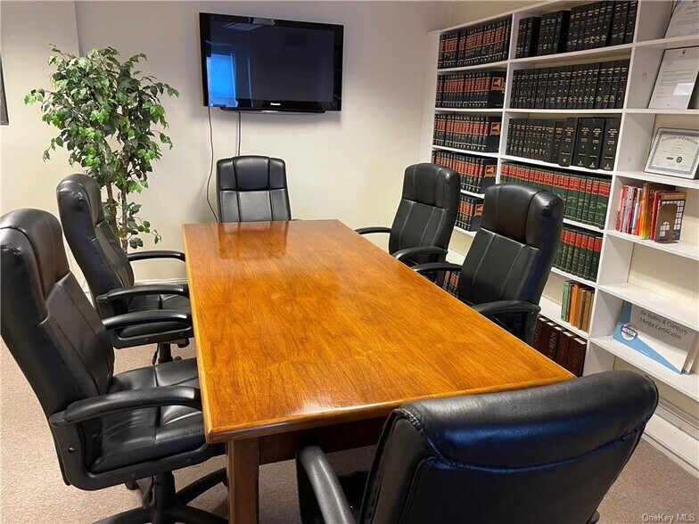 More Photos Of 356 Manville Rd, Pleasantville Office For Lease