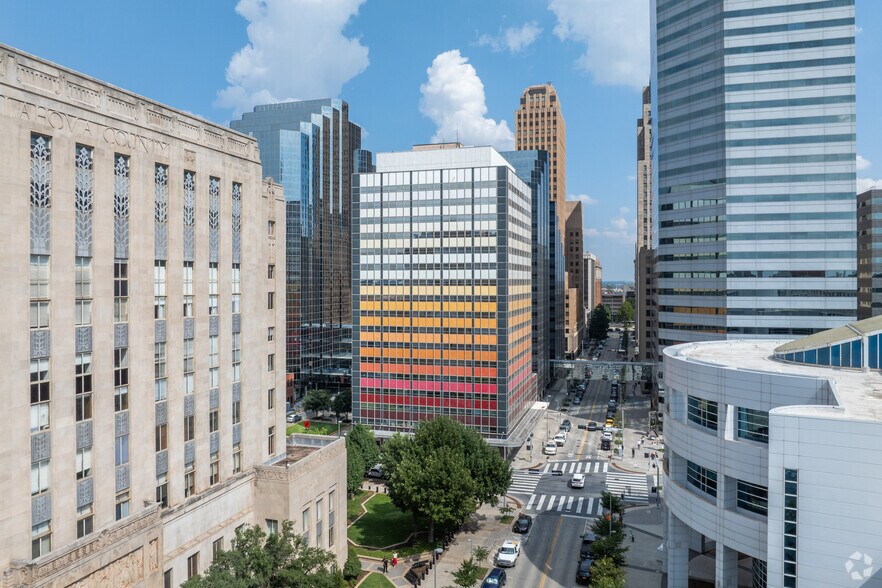 More Photos Of 200 N Harvey Ave, Oklahoma City Apartments For Lease