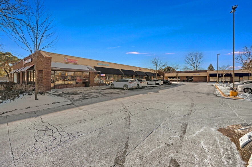 More Photos Of 4204-4244 N Arlington Heights Rd, Arlington Heights General Retail For Sale