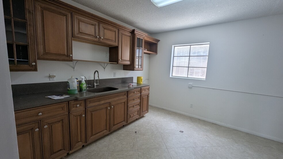 More Photos Of 4425 Cass St, San Diego Office For Lease
