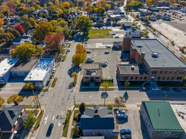 More Photos Of 219 Lochiel St, Sarnia General Retail For Sale