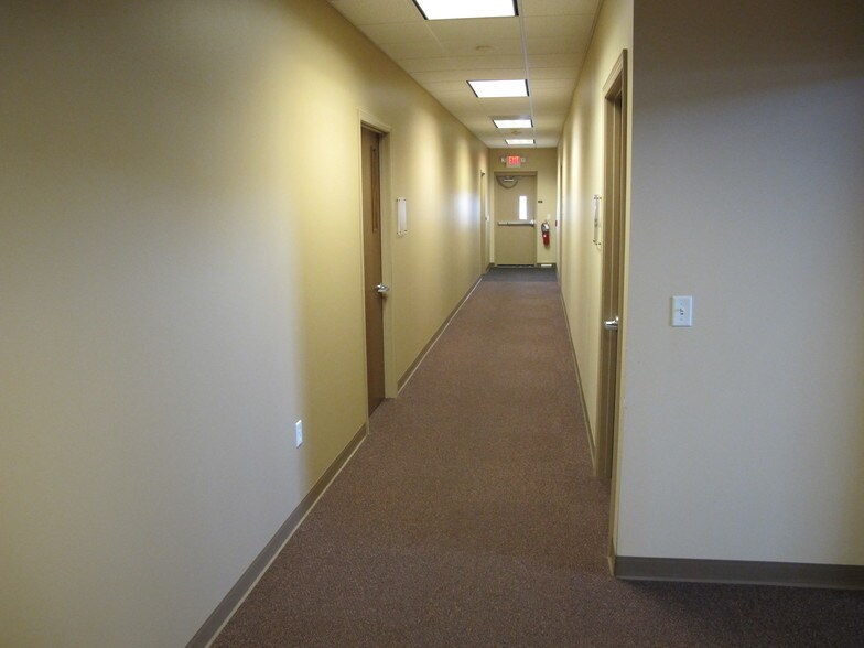 More Photos Of 960 E Main St, Mount Joy Office For Lease