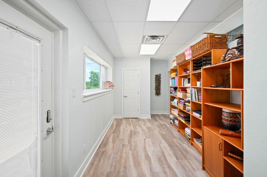 More Photos Of 5519 W Arcola Airport, Rosharon Airplane Hangar For Lease