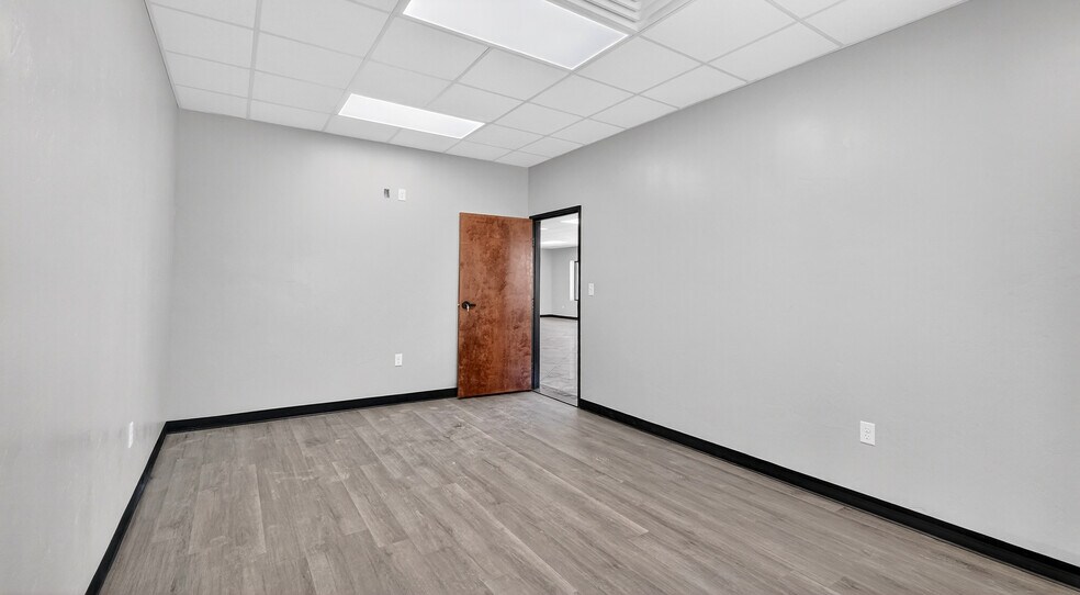 More Photos Of 16510 W Basin St, Odessa Warehouse For Sale