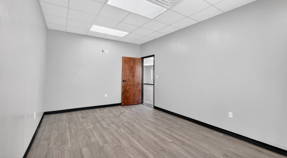 More Photos Of 16510 W Basin St, Odessa Warehouse For Sale