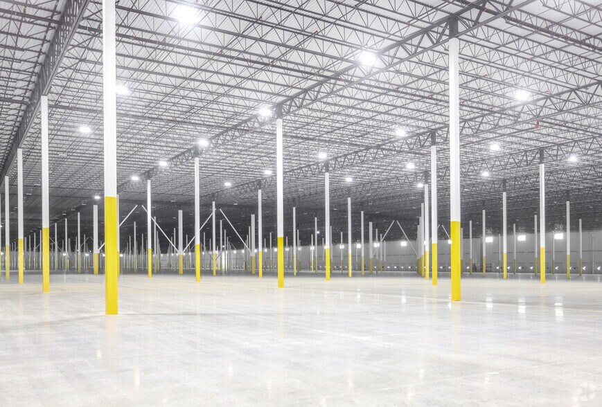 More Photos Of 5625 Enterprise Dr, McCordsville Industrial For Lease