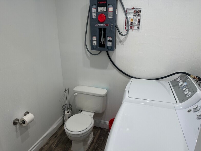 More Photos Of 2720-2728 13th St, Saint Cloud Freestanding For Lease