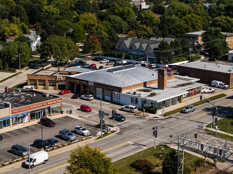 More Photos Of 400 W Northwest Hwy, Arlington Heights Auto Repair For Lease