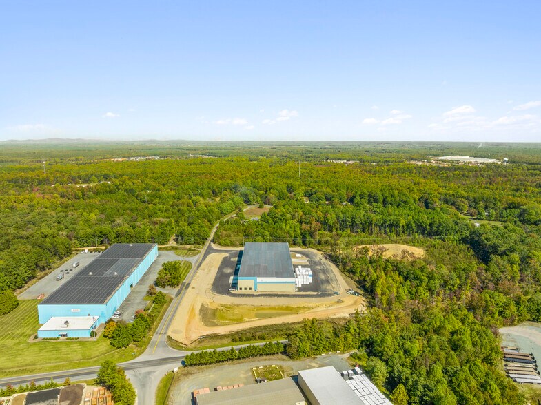 More Photos Of 122 Edgecomb Rd, Troy Warehouse For Lease