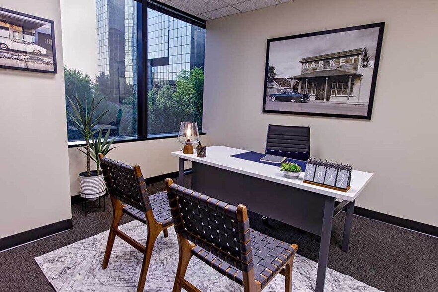 More Photos Of 21550 Oxnard St, Woodland Hills Office For Lease