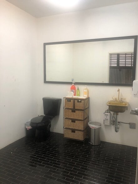 More Photos Of 2425 Glover Pl, Los Angeles Unknown For Lease