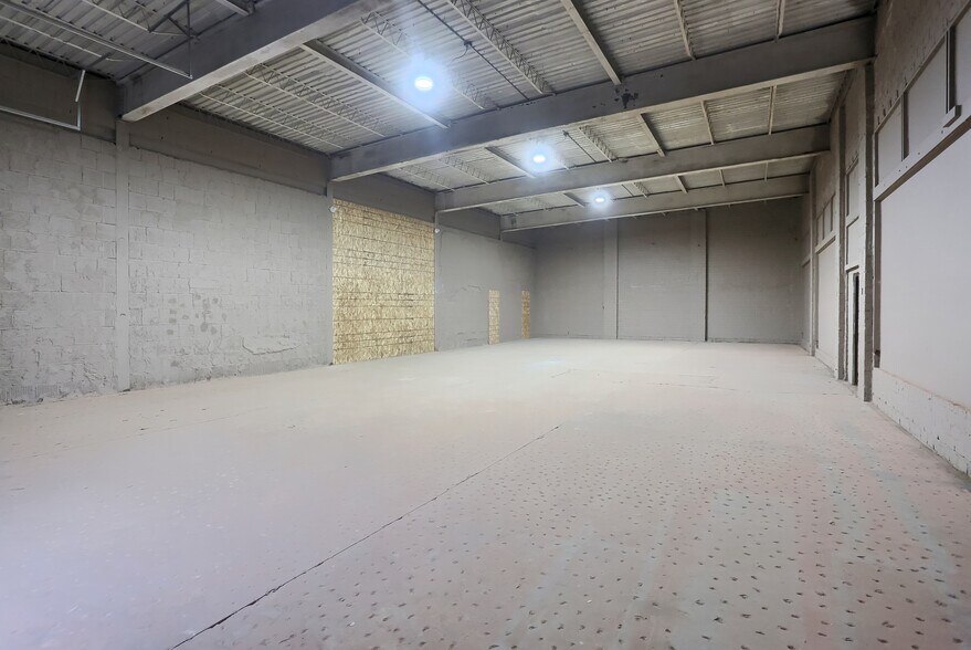 More Photos Of 468 E Washington St, New Castle Manufacturing For Lease