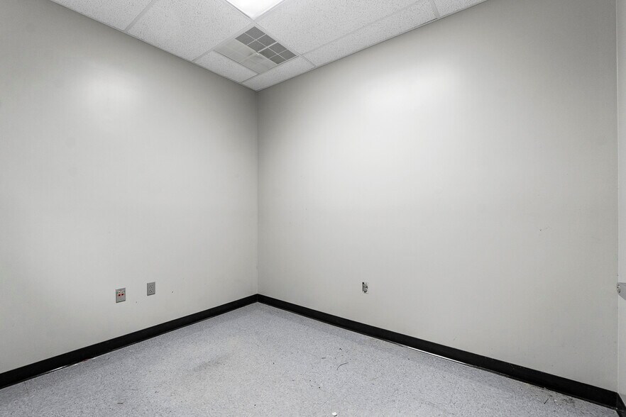 More Photos Of 7200 Highway 150, Greenville Office For Sale