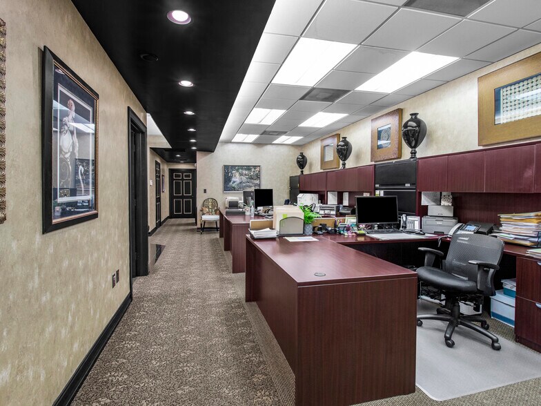 More Photos Of 71 NE 27th Ave, Pompano Beach Office For Sale