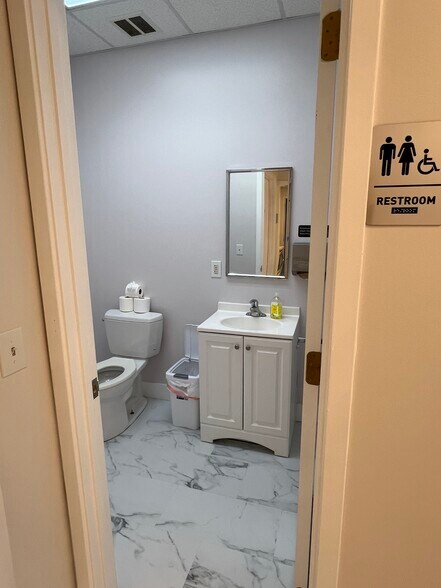 More Photos Of 14 Oak Forest Rd, Bluffton Medical For Sale