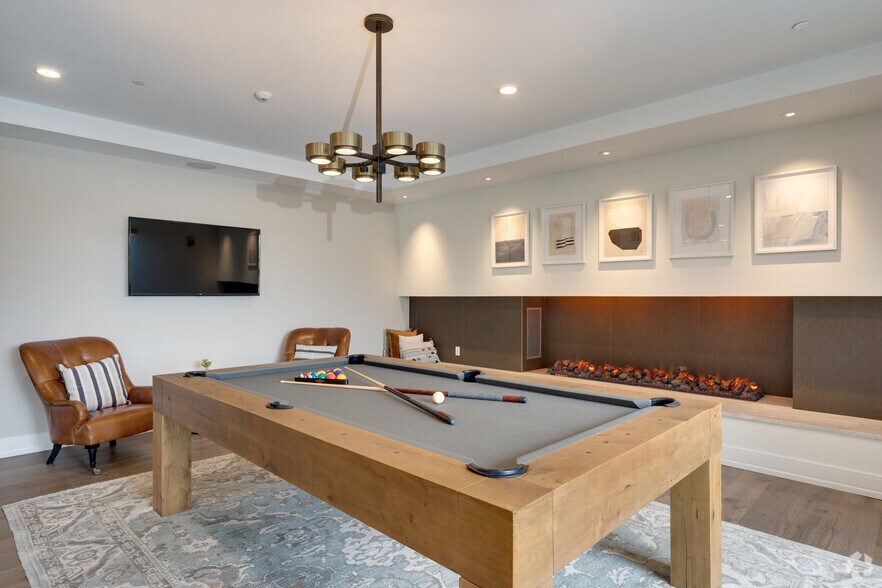 More Photos Of 1555 Ellinwood Ave, Des Plaines Apartments For Lease