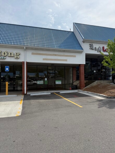 Primary Photo Of 5150 Buford Hwy NE, Doraville Unknown For Lease